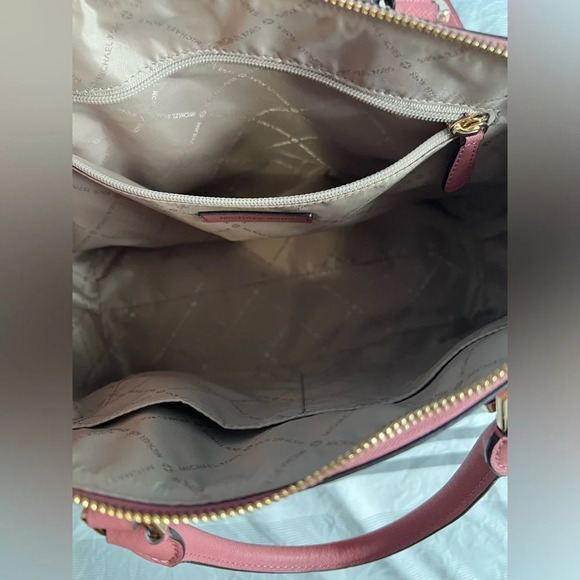 Michael Kors Ciara large leather satchel in rose. - Picture 6 of 16